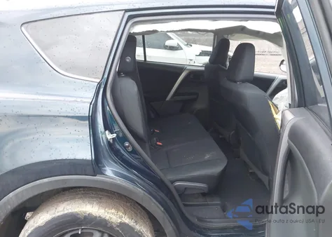 2018 Toyota Rav4 Le z USA, uszkodzony, nr VIN 2T3BFREV6JW777098